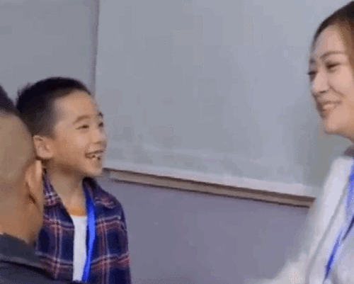 吃瓜群众翻白眼,揭秘网络舆论背后的真相