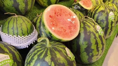 瓜哥吃瓜肚子痛,揭秘过度“吃瓜”的危害