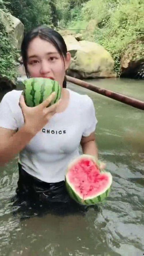 萌妹子吃瓜视频,揭秘娱乐圈幕后故事  第3张