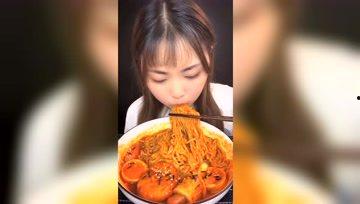 娱乐吃瓜酱 女性,揭秘女性在娱乐圈的生存法则与心酸历程  第3张