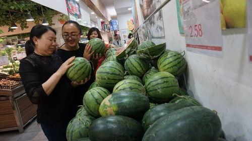 长垣中心街吃瓜