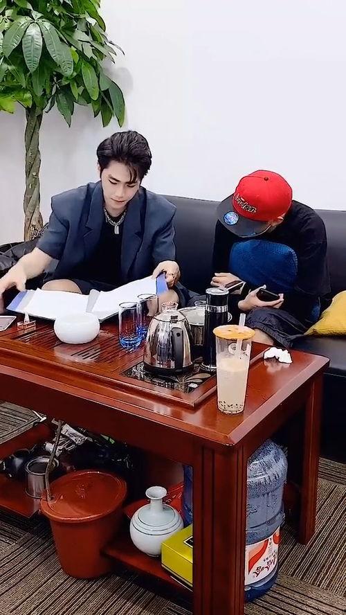 同事吃瓜李云霄