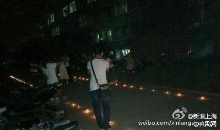 吃瓜男生被求婚,甜蜜瞬间引网友热议  第1张